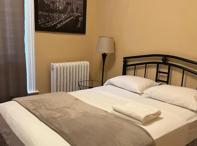 Standard Queen Room