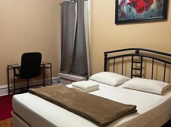 Standard Queen Room