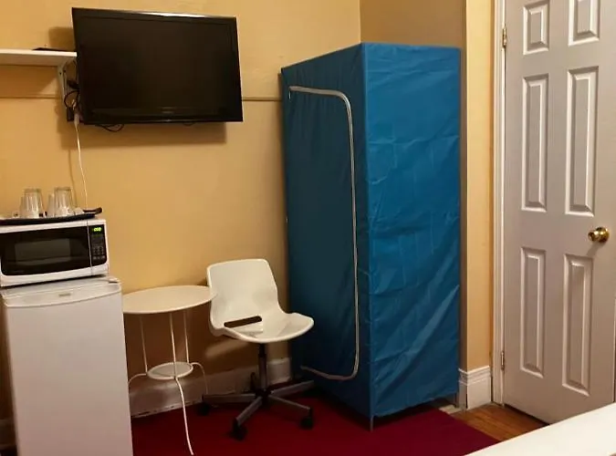 Standard Queen Room